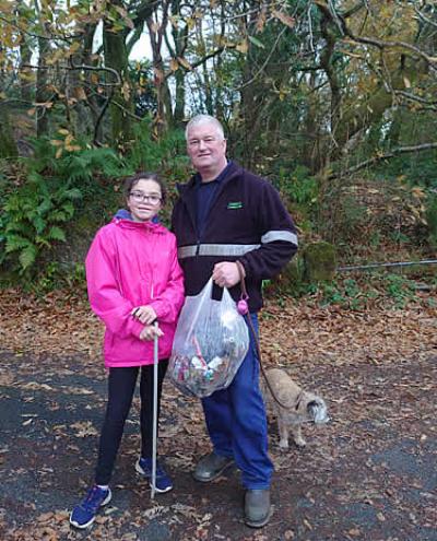 Jason Rowe and his daughter litter picking 